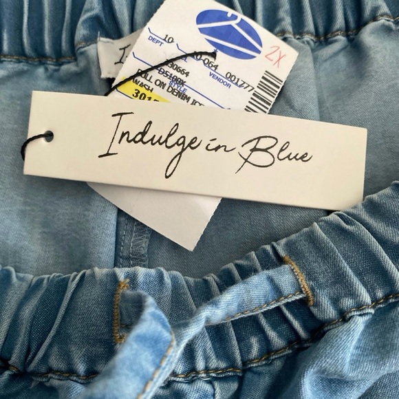 🆕 Indulge in Blue Shorts - Picture 3 of 6